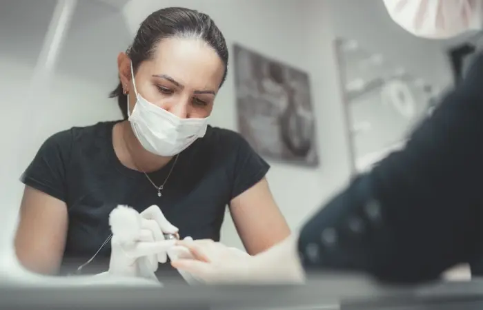 A salon staff wearing mask