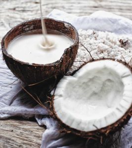 Coconut Milk Benefits, Uses and Side Effects in Hindi