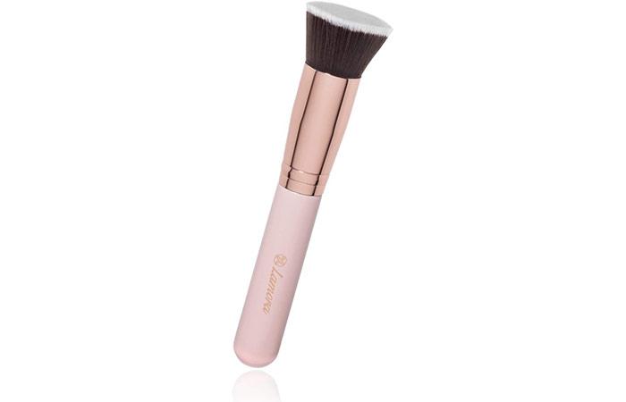 13 Best Kabuki Brushes For A Flawless Makeup Look!