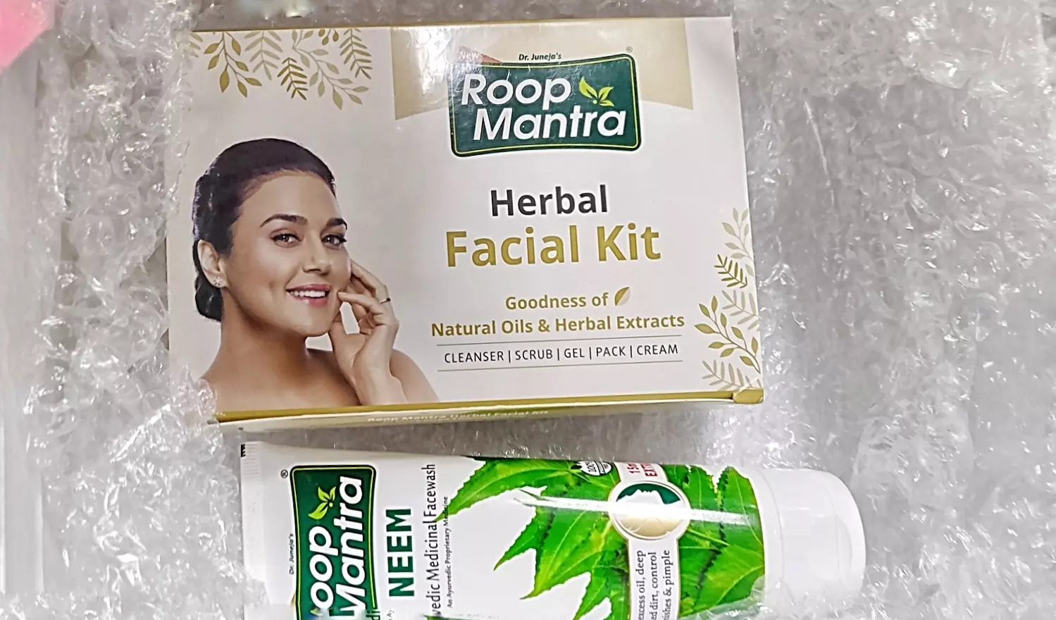 Roop Mantra Herbal Facial Kit Reviews, Ingredients, Benefits, How To