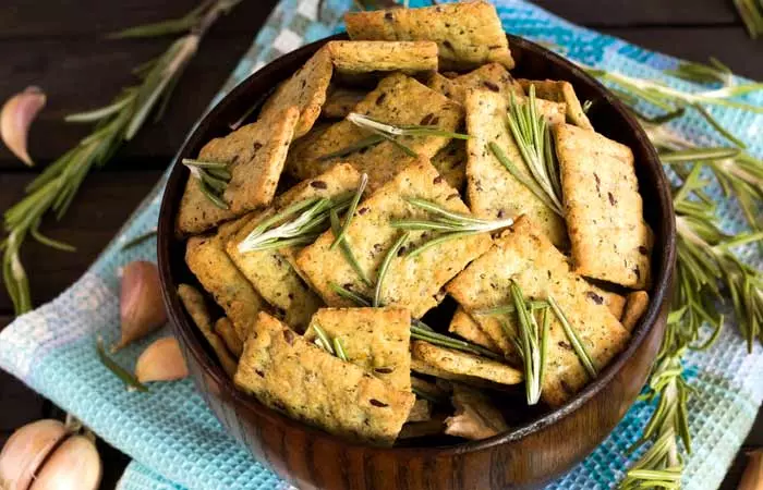 Savory herb whole grain crackers for slim fast diet