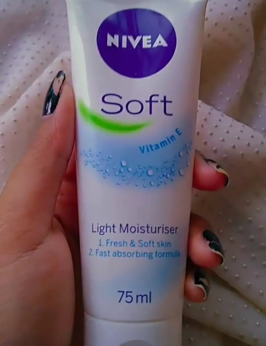 nivea-soft-light-moisturiser-reviews-ingredients-benefits-how-to-use