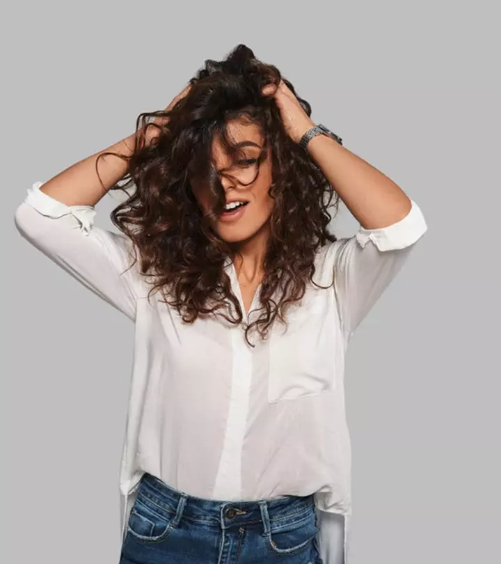 woman applying baby oil on her hair