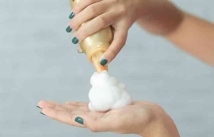 Remove gum from hair with lubricants like hair mousse.