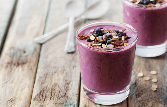 Frozen blueberries, dark chocolate, and oats smoothie for boosting hair growth