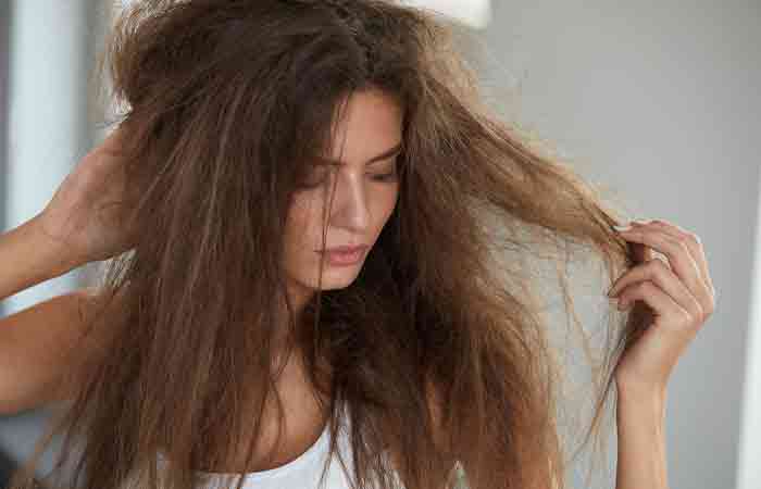 Consuming alcohol makes the hair dry and dehydrated.
