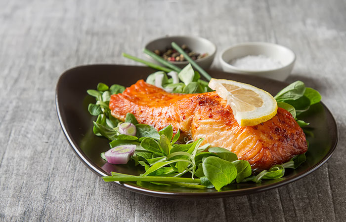 Grilled salmon can provide the benefits of fish oil to your hair