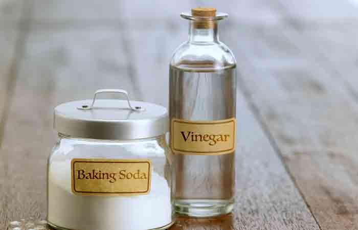 Use baking soda and vinegar to remove gum from hair.