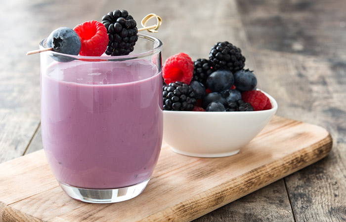 Blueberry, raspberry and blackberry smoothie recipe for shiny hair and hair growth
