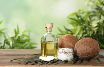 Use coconut oil to hydrate hair after bleaching
