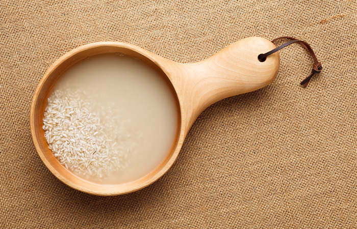 Use rice water to hydrate hair after bleaching