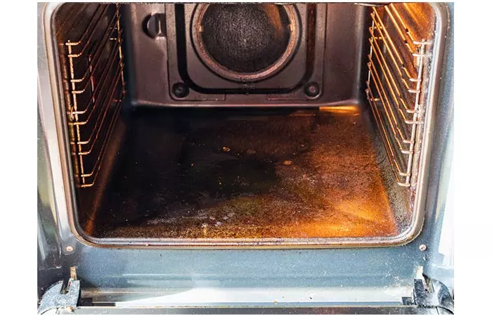 Can Clean Your Oven’s Bottom