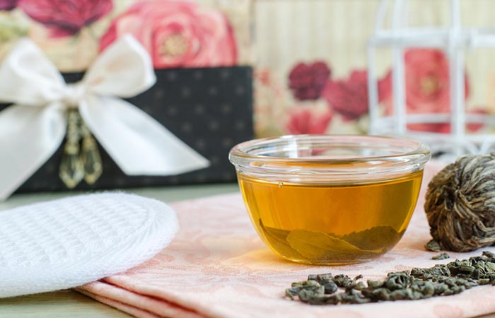 https://cdn2.stylecraze.com/wp-content/uploads/2020/12/Types-And-Benefits-Of-Tea-Rinses-For-Hair.jpg