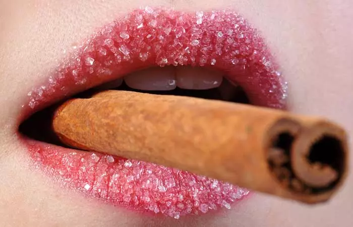 Using DIY Methods To Plump Your Lips