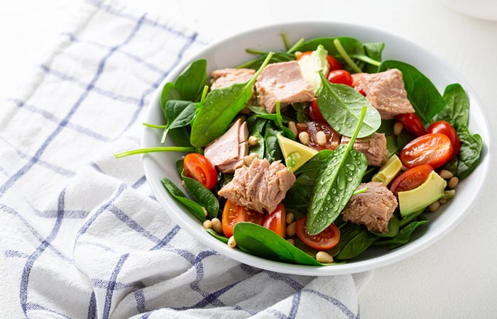 Adding meat and spinach to your diet may help treat vitamin B deficiency
