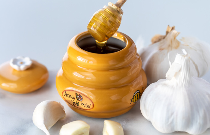 Use honey and garlic for hair growth