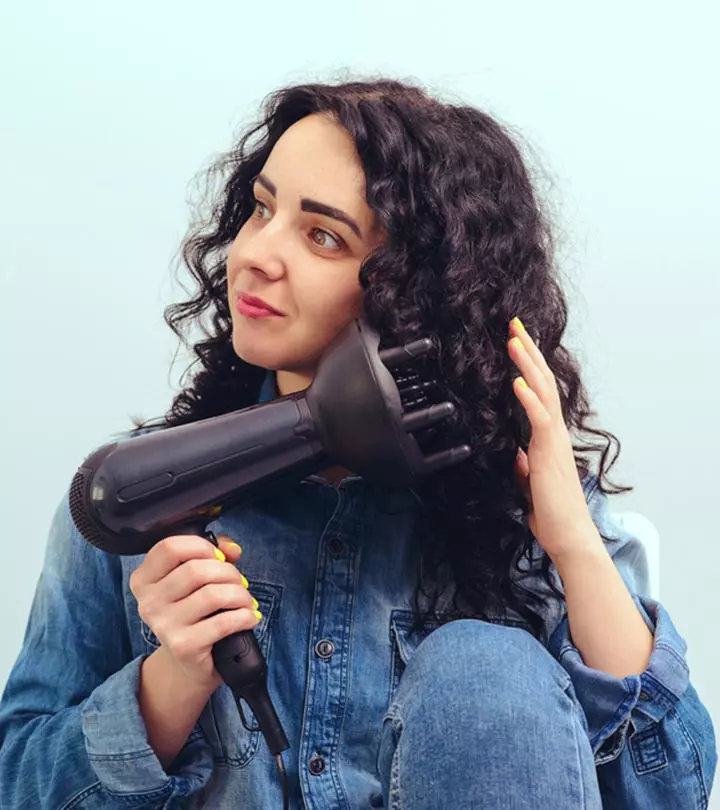 How To Dry Curly Hair Effectively At Home