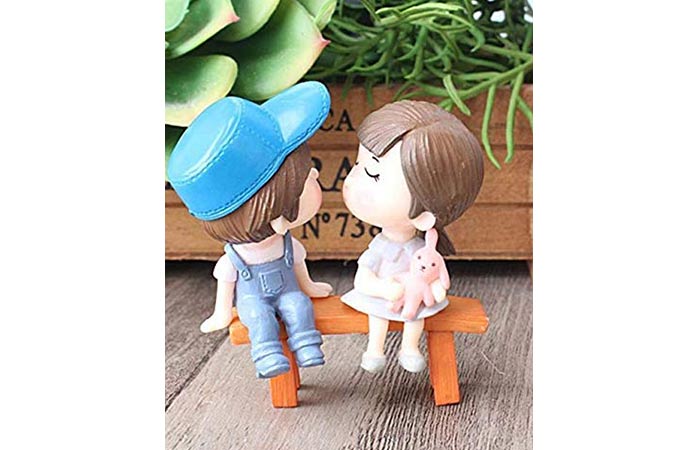Kissing couple miniature