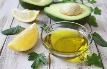 Olive oil and avocado for anti-frizz hair mask