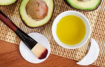 Avocado and vegetable oil for hair mask