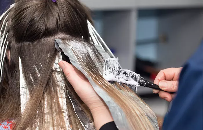 Hair bleaching is one of the best options to remove hair dye
