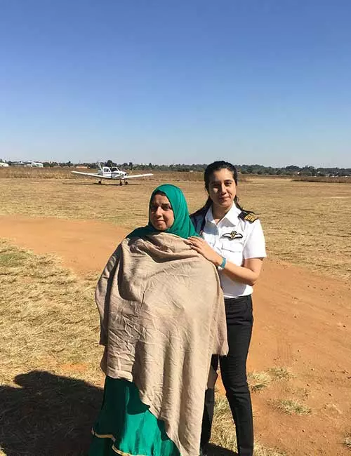 Ayesha Aziz Of Kashmiri Heritage Soars To New Heights As India’s Youngest Female Pilot (2)