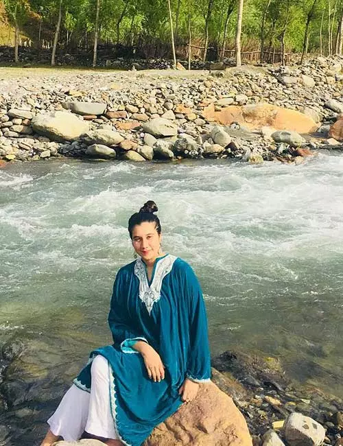 Ayesha Aziz Of Kashmiri Heritage Soars To New Heights As India’s Youngest Female Pilot (3)