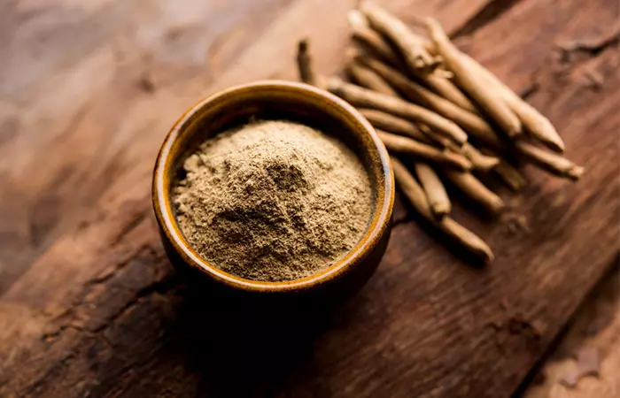 Bowl of ashwagandha powder to improve hair quality