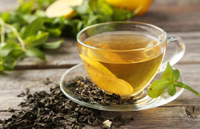 Use green tea in herbal hair rinses