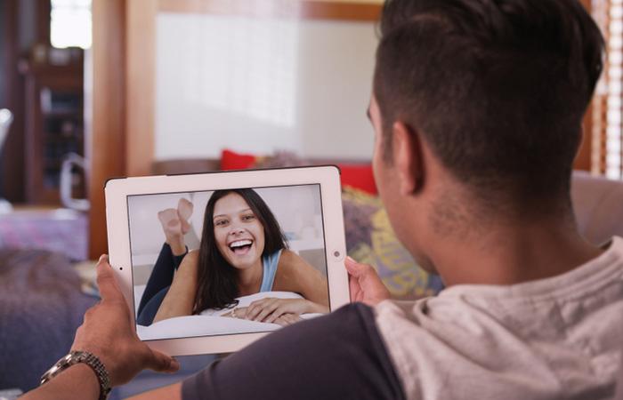 15 Long-Distance Relationship Games For Couples To Keep Things Fun And  Interesting