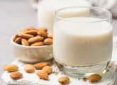 बादाम दूध के फायदे, उपयोग और नुकसान - Almond Milk Benefits, Uses ...