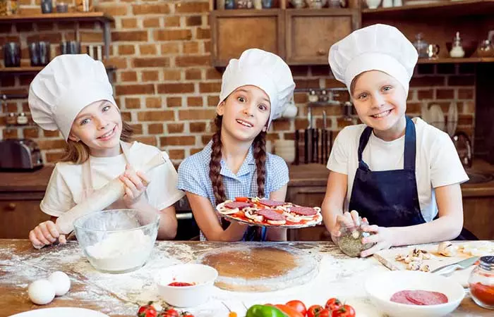 DIY pizza as sleepover games for girls