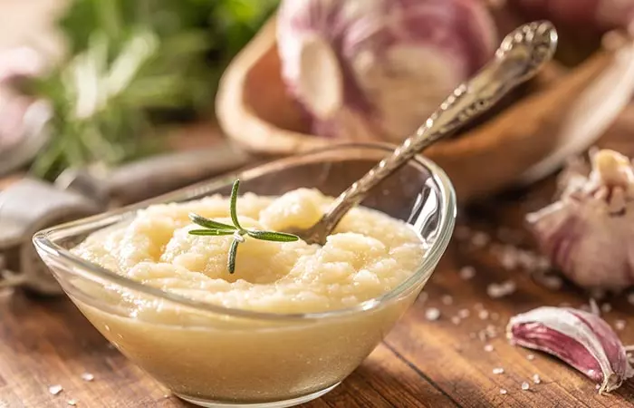 Garlic puree for acne