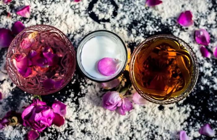 Honey, rose petals and yogurt for lip mask