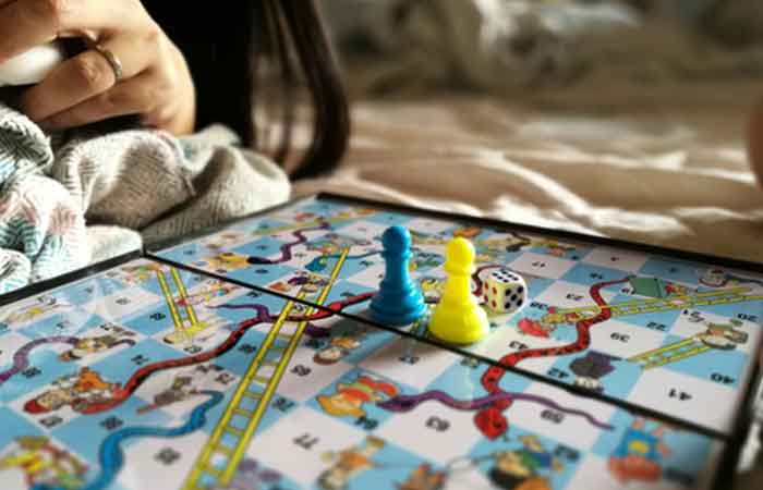 Snakes and ladder couples drinking game