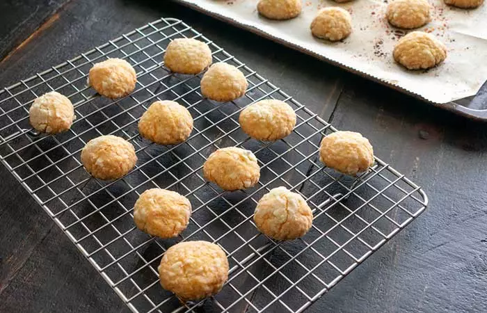 Transfer Cookies Onto A Wire Cooling Rack