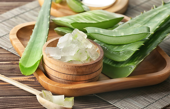 Aloe vera as a home remedy to treat having a face darker than the body