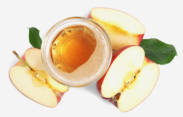 A glass of apple cider vinegar to mix with tea tree oil as a remedy for warts 