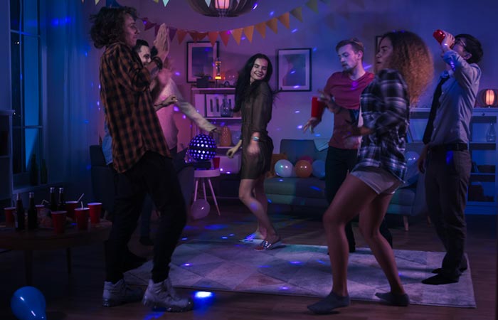 Guess the tune as a fun party game for teenagers