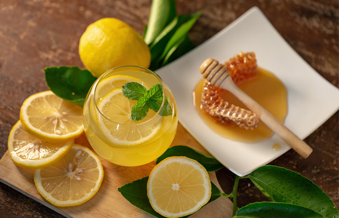 Honey and lemon juice as a natural remedy to treat darken skin around mouth