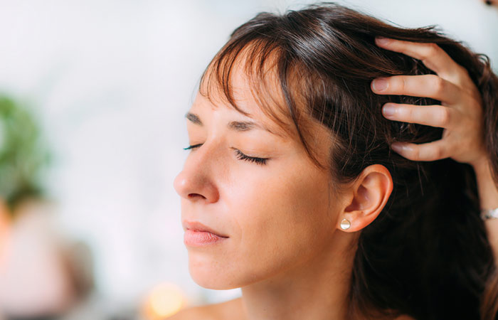Massage Hot Oil Into Your Hair To Help You Relax And Boost Hair Growth