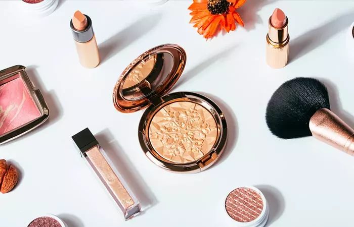 Stick To Wearing Minimal Makeup