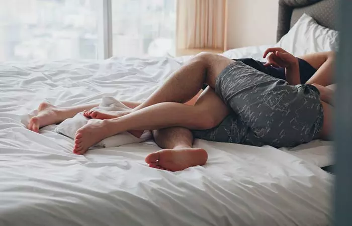 26 Types Of Couple s Sleeping Positions And What They Say About Your Relationship - 70