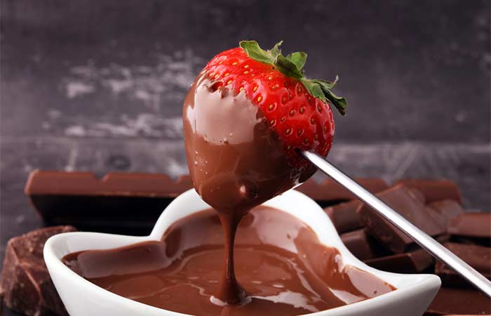 Making a chocolate fondue a date idea for couples
