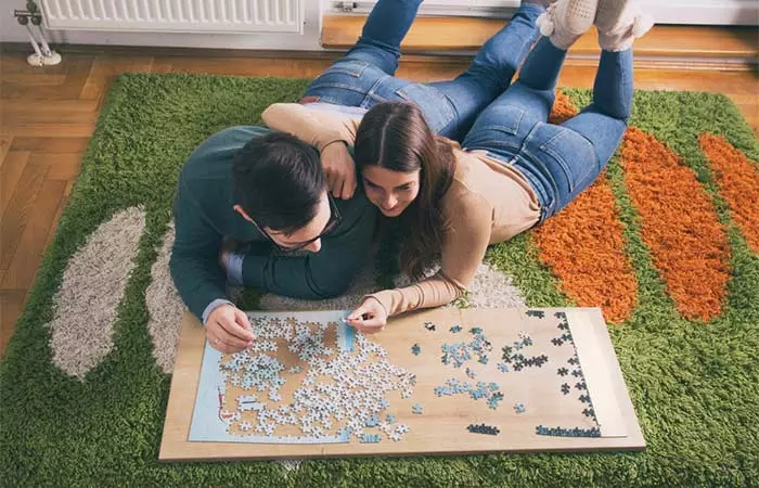 Put together a puzzle a date idea for couples