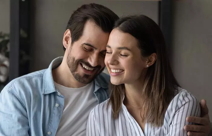 Couple showing healthy attachment to avoid being needy in relationship