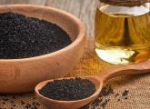 कलौंजी के तेल के 10 फायदे, उपयोग और नुकसान - Black Seed Oil Benefits ...