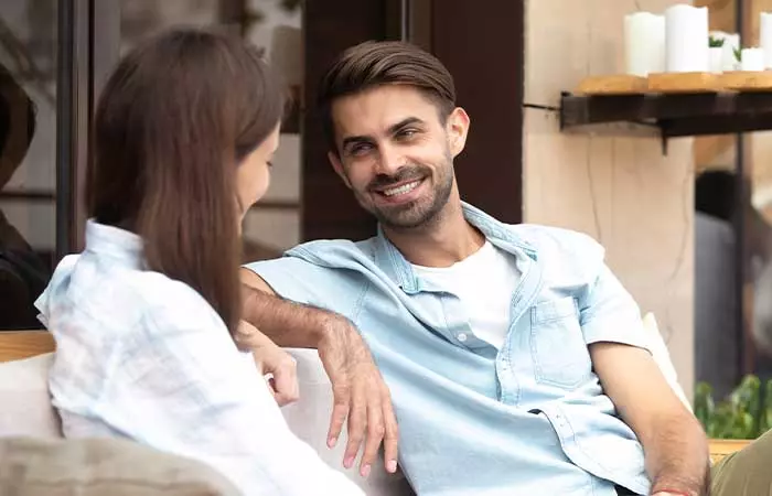 Man complimenting a woman on a date to make her feel special.