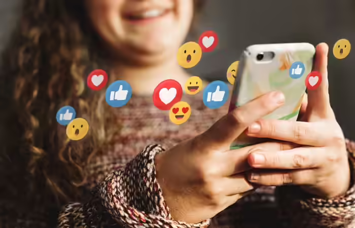 How to Know If Someone Likes You Online: 18 Undeniable Signs They Are Genuinely Interested