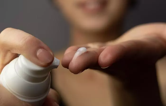 Woman applying retinol as an alternative to Vicks 